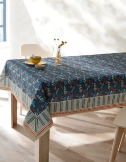 Nappe Fabriquée En France, Motif Fleuri Indian Fond Bleu - Coton Biologique(1) 8 Nappe Fabriquée En France, Motif Fleuri Indian Fond Bleu - Coton Biologique(1) -Maison Textiles Magasin 120544 C01 zoomx vue3