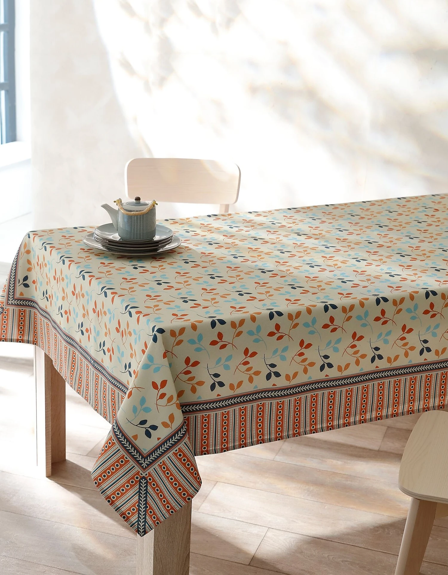 Nappe Fabriquée En France, Motif Fleuri Indian Fond Beige - Coton Biologique(1) 2 Nappe Fabriquée En France, Motif Fleuri Indian Fond Beige - Coton Biologique(1) – Image 2