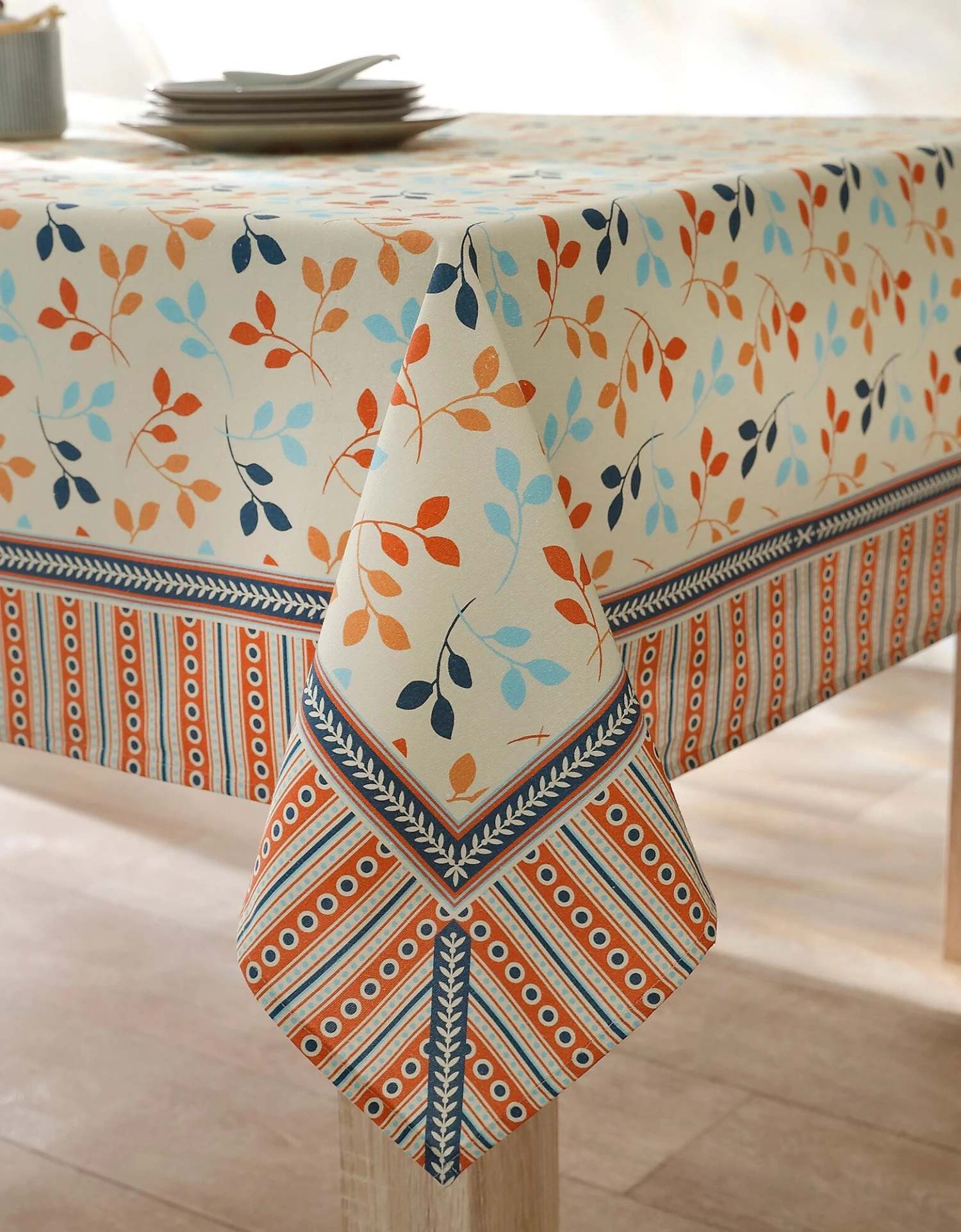 Nappe Fabriquée En France, Motif Fleuri Indian Fond Beige - Coton Biologique(1) 4 Nappe Fabriquée En France, Motif Fleuri Indian Fond Beige - Coton Biologique(1) – Image 4