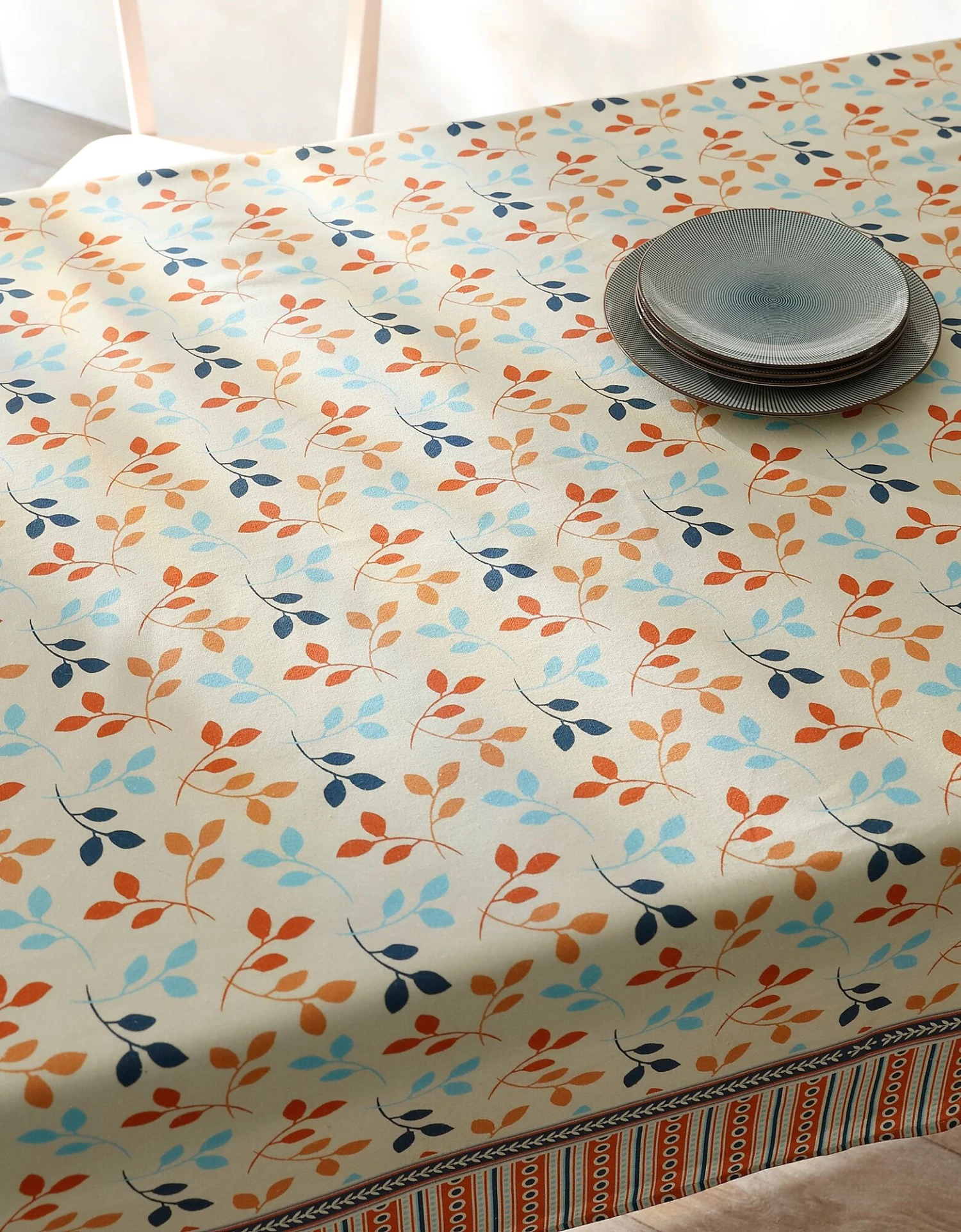 Nappe Fabriquée En France, Motif Fleuri Indian Fond Beige - Coton Biologique(1) 5 Nappe Fabriquée En France, Motif Fleuri Indian Fond Beige - Coton Biologique(1) – Image 5