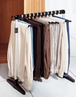 Porte Pantalons Sur Pieds Réglable En Hauteur