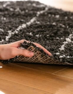 Tapis Rectangulaire Saoura Noir -Maison Textiles Magasin 291030 C01 zoomx vue5