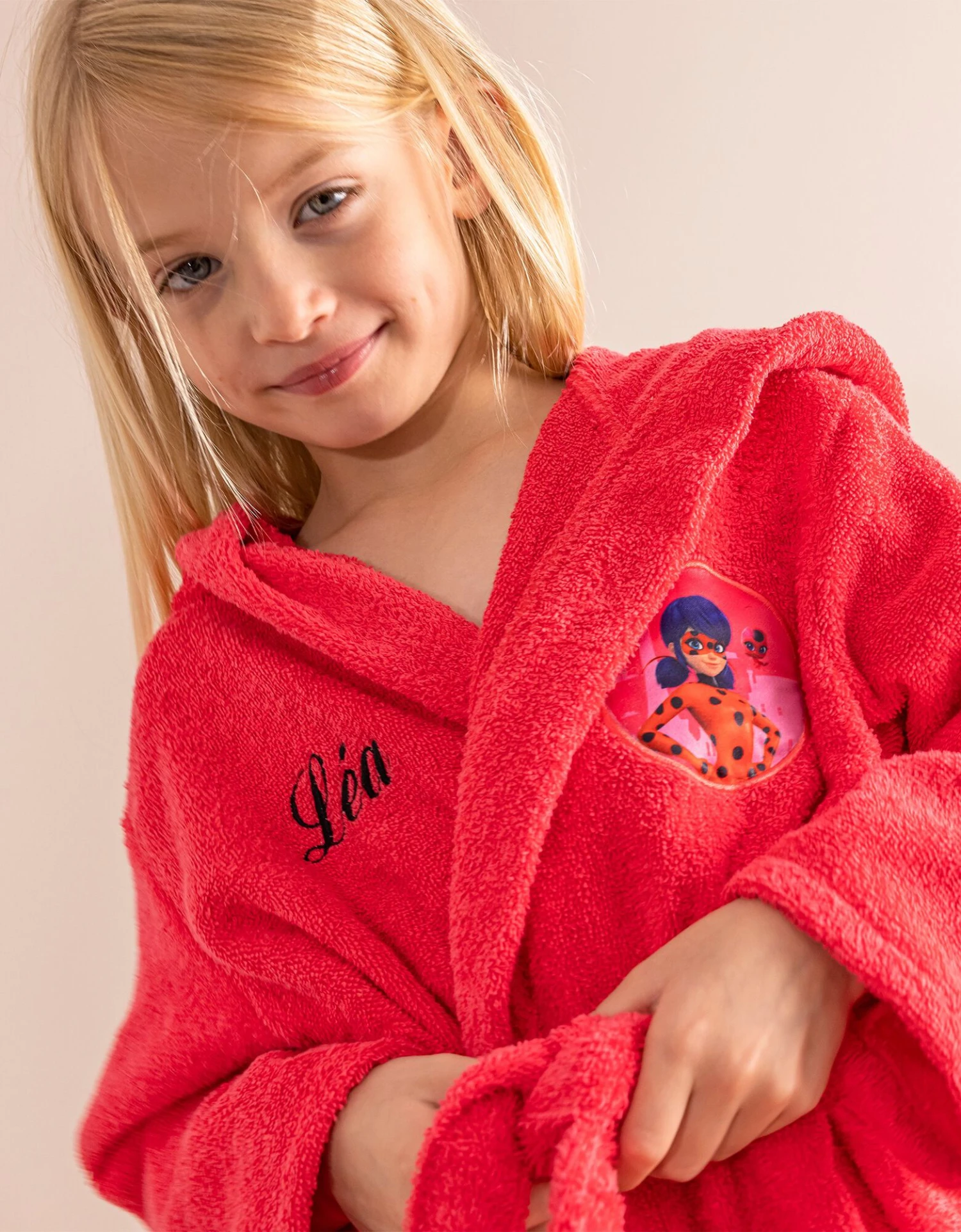 Peignoir De Bain Enfant Miraculous® Personnalisable, éponge Coton - 380g/m2 1 Peignoir De Bain Enfant Miraculous® Personnalisable, éponge Coton - 380g/m2