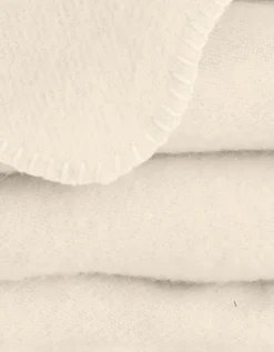 Couverture Pure Laine Fabrication Française 5 Couverture Pure Laine Fabrication Française -Maison Textiles Magasin 321032 C02 zoom detailRFP