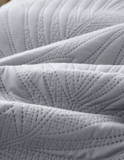 Couvre-lit Uni Matelassé Reliéfé "feuillage" -Maison Textiles Magasin 322427 C02 zoom detailRFP