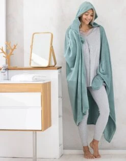 Plaid Polaire à Capuche Spécial Télé