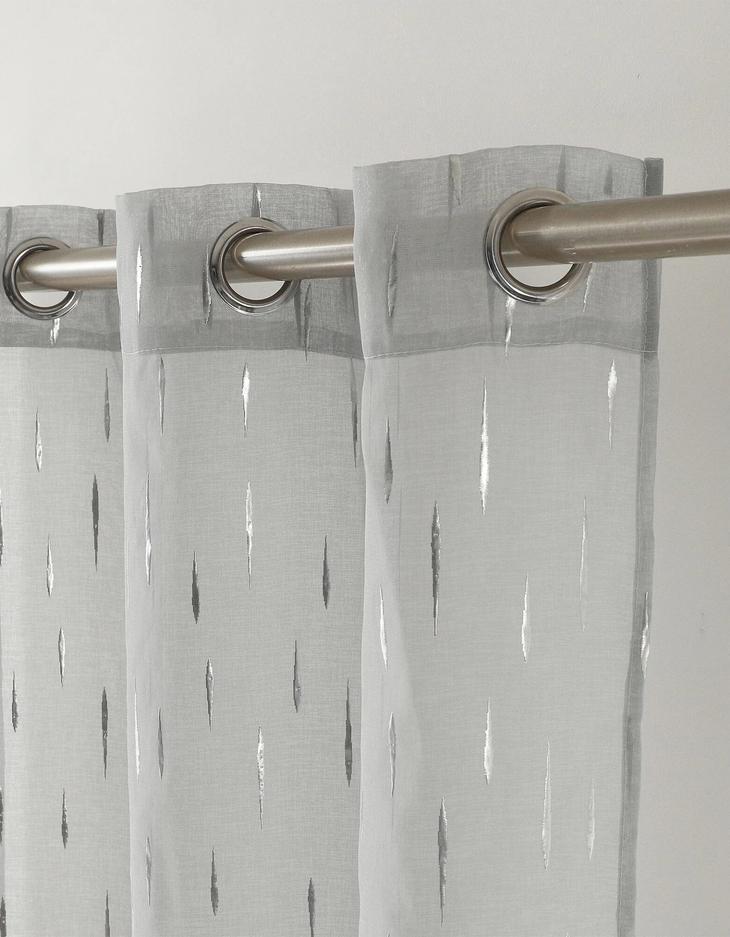 Panneau Voile Motif Gouttelettes Argentées Finition Oeillets 2 Panneau Voile Motif Gouttelettes Argentées Finition Oeillets – Image 2